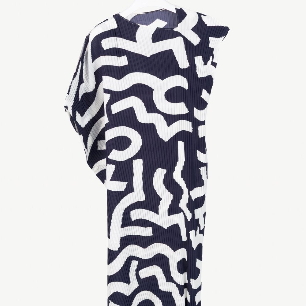 Issey Miyake AW/20 Navy & White Accordion Pleated Geometric-Print Maxi Dress